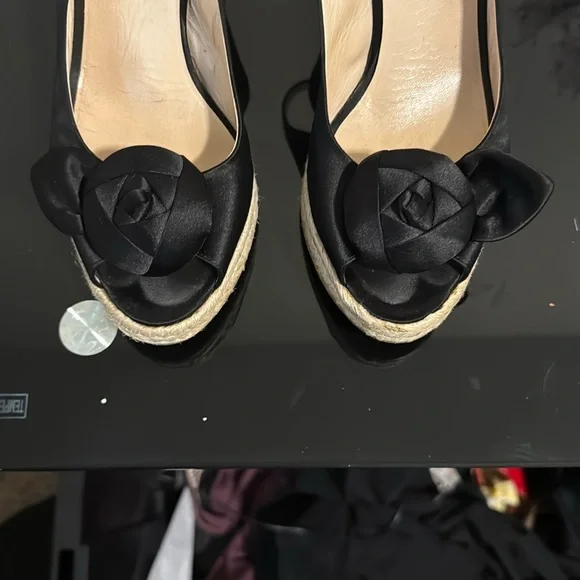 Prada Black Espadrille Shoes with Sophisticated Design - Picture 6 of 6